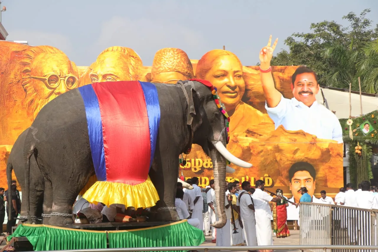 33ee0362-b5a8-479f-a266-cfee507e844d