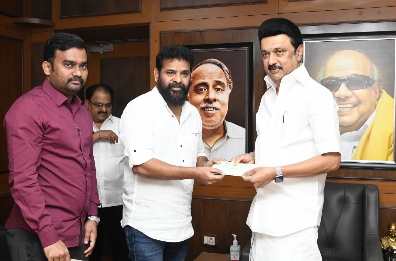 e16ad9cf-412d-478e-8cb6-908876d3d8fa